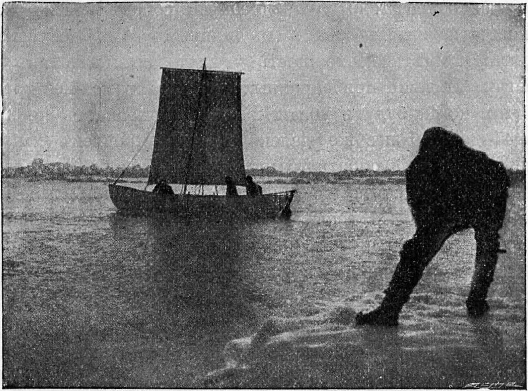 Плаванье по пресноводному озерку. Фотография 12 Июля 1891 г.