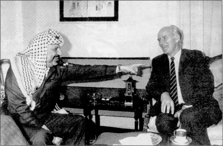Хотя Норвегия традиционно поддерживала тесные связи с Израилем, с конца 1980-х гг. начали развиваться и ее отношения с Организацией Освобождения Палестины (ООП): именно в этот момент Ясир Арафат ощутил нужду в посреднике, имеющем хорошие отношения с США. Будучи членом НАТО с хорошей репутацией, Норвегия вполне соответствовала этому требованию. Важным шагом на пути к так называемому «процессу Осло» стала инициатива министра иностранных дел Торвальда Столтенберга, посетившего Арафата с визитом в январе 1989 г