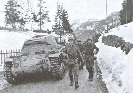 Танк «Mark II» и колонна пехоты в Центральной Норвегии